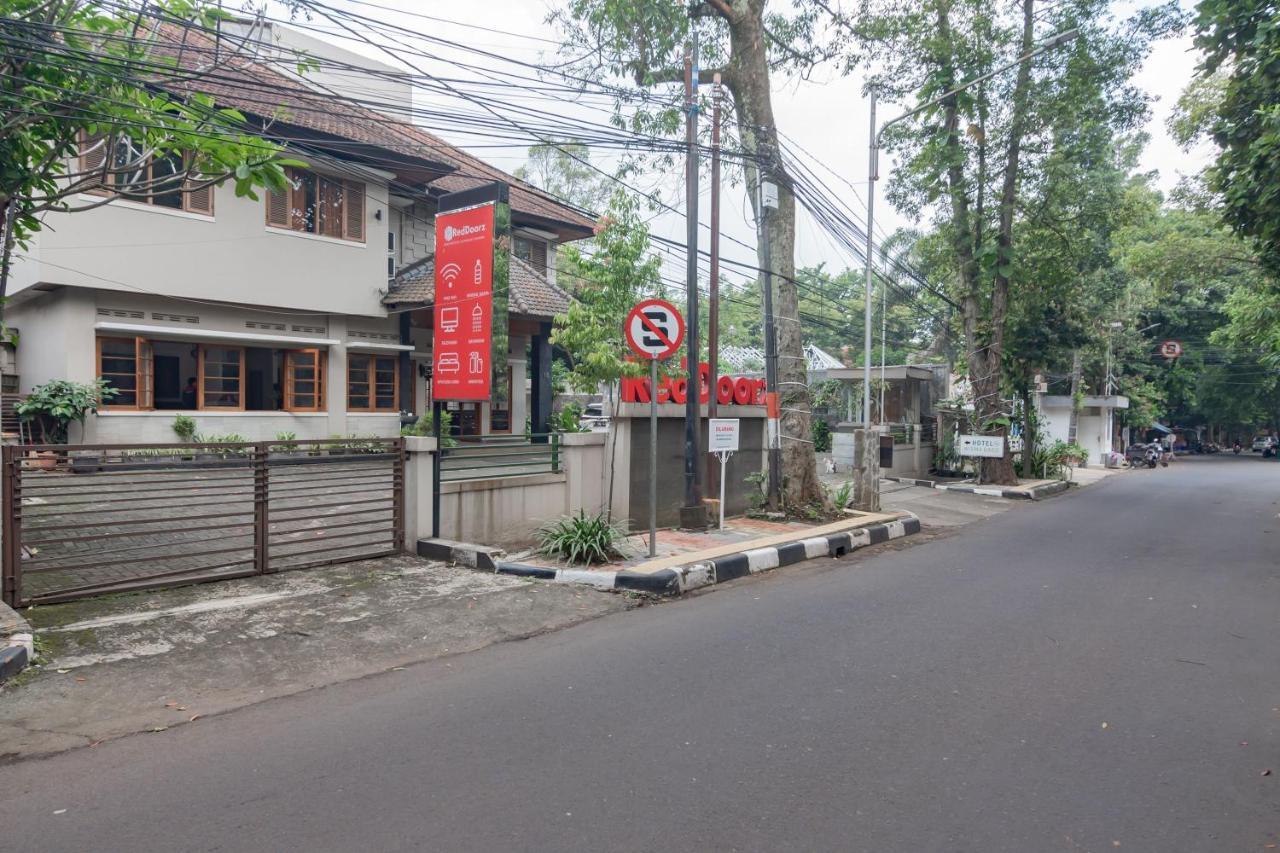 RedDoorz near Institut Teknologi Bandung 2 Exterior foto
